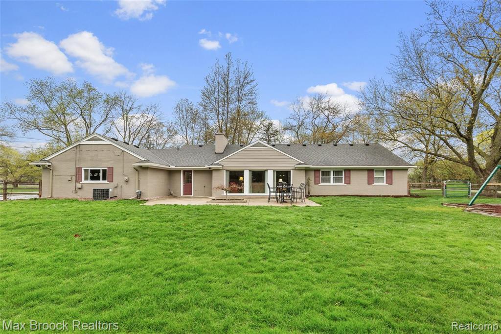 20635 West 13 Mile Road Franklin, MI 48025 - Photo 9 of 38