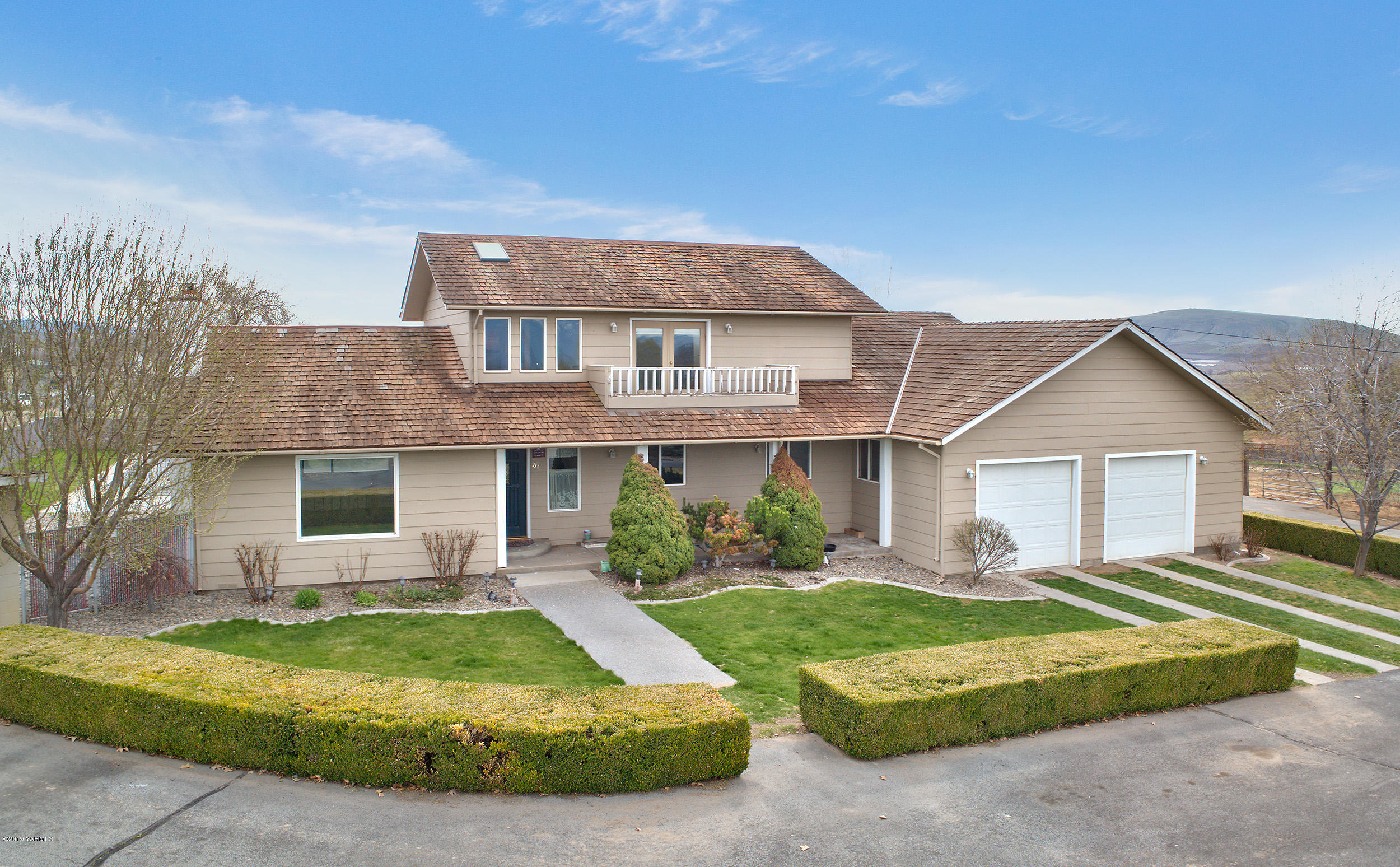 61 Faucher Road Yakima, WA 98901 - Photo 1 of 27 front view of a house with a yard