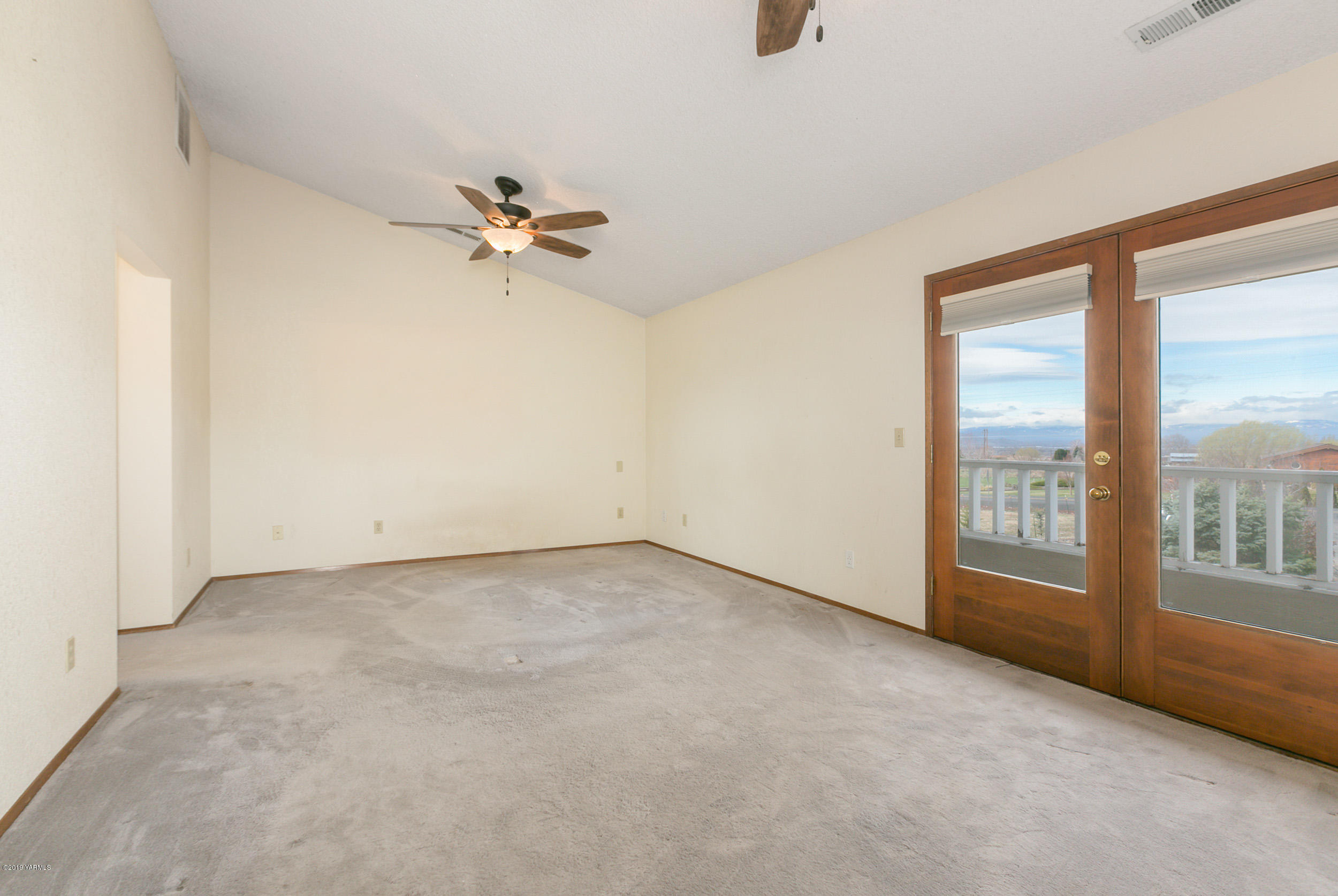 61 Faucher Road Yakima, WA 98901 - Photo 15 of 27 an empty room with windows and ceiling fan view