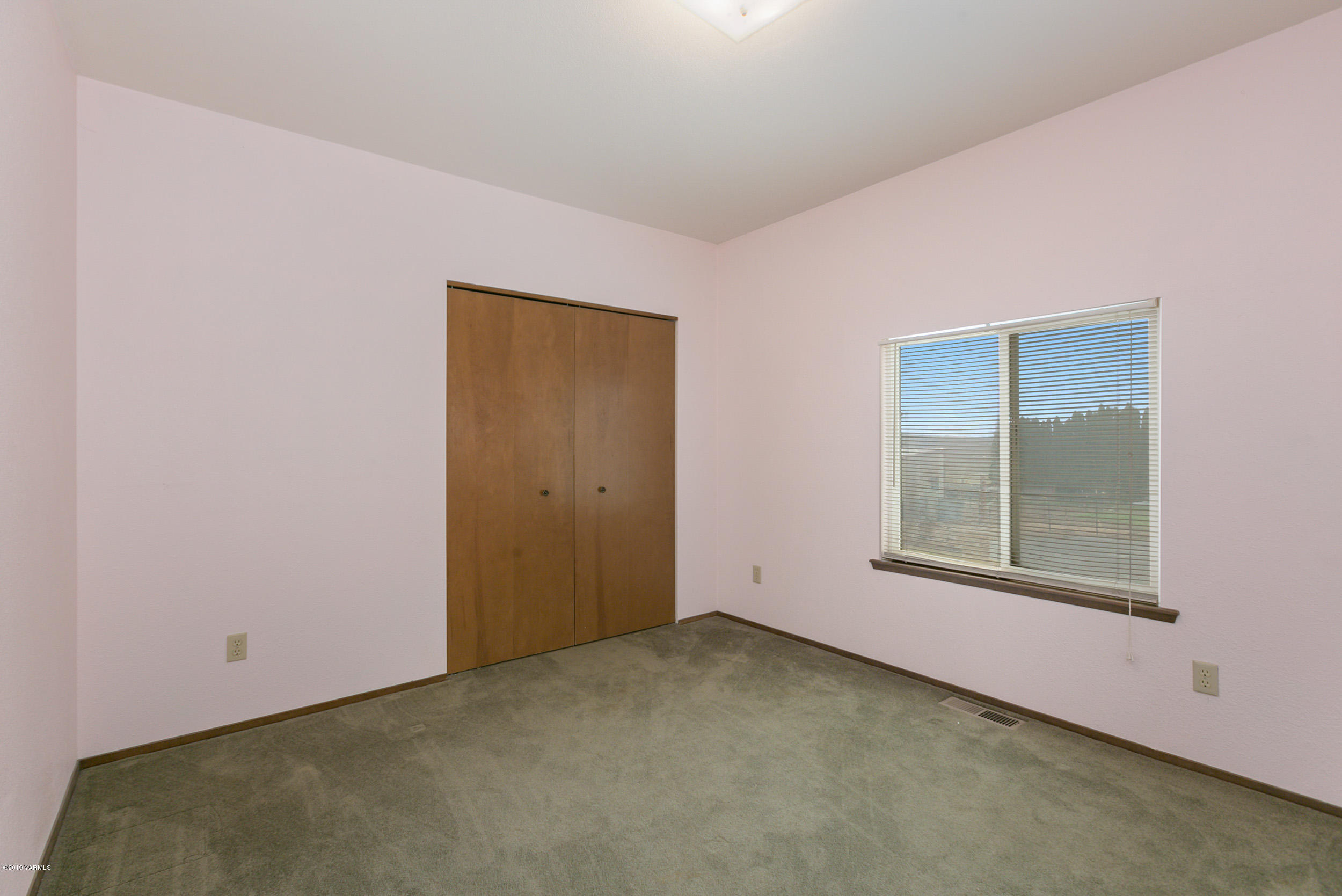 61 Faucher Road Yakima, WA 98901 - Photo 19 of 27 an empty room with a window