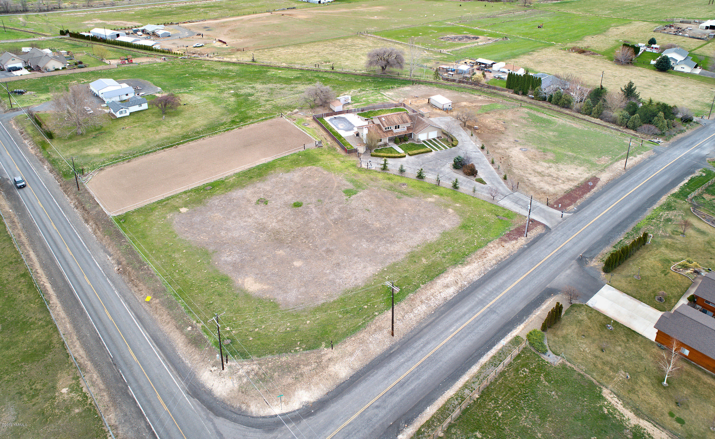 61 Faucher Road Yakima, WA 98901 - Photo 4 of 27 a view of a lake from a balcony