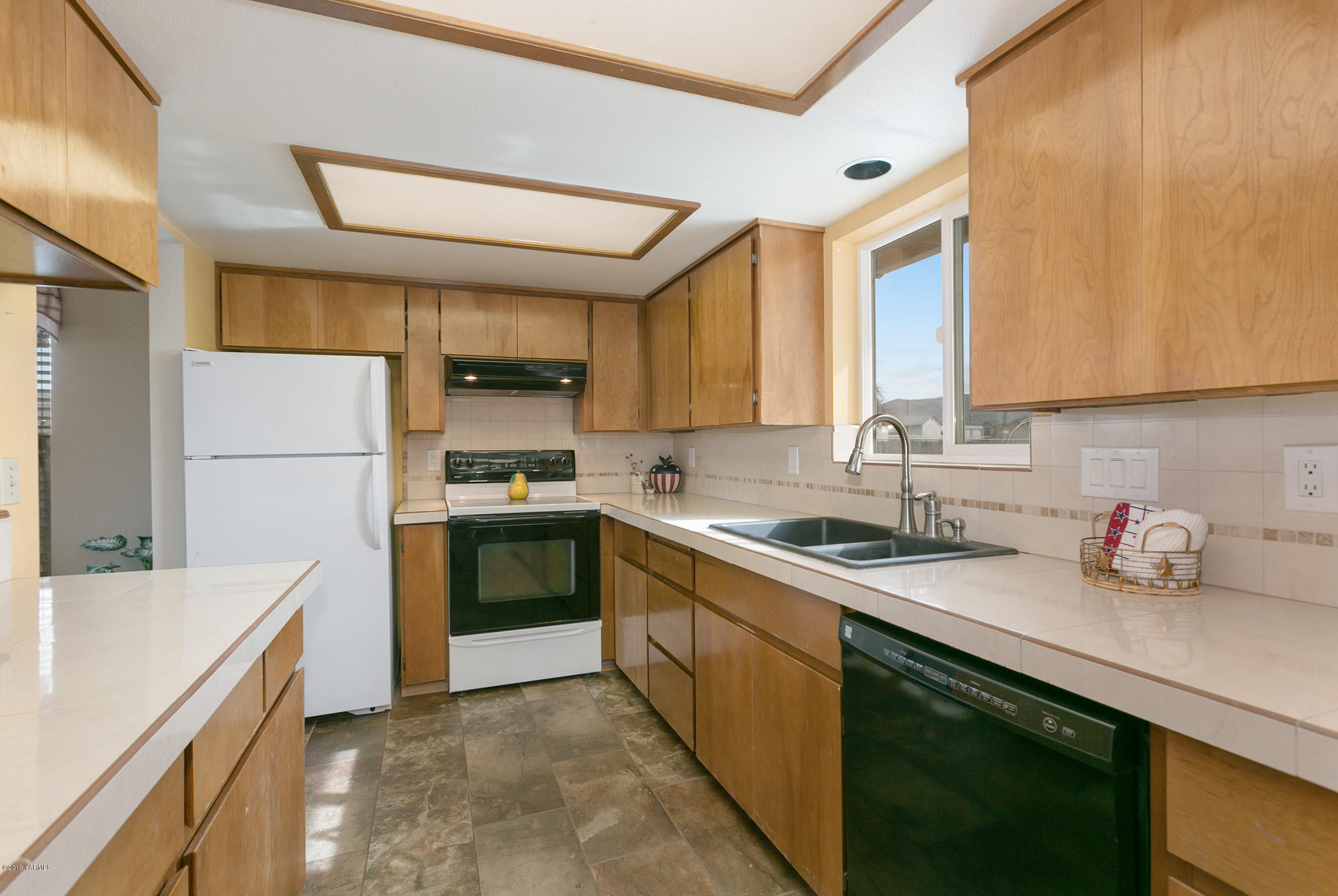 61 Faucher Road Yakima, WA 98901 - Photo 9 of 27 a kitchen with a sink stove and refrigerator