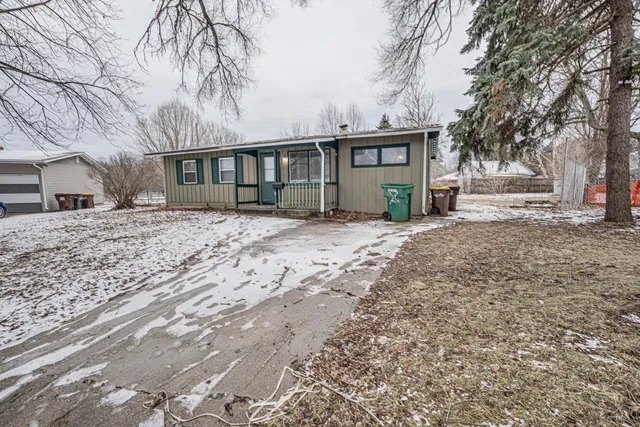 $1,600 | 2932 Cameron Avenue, Rockford, IL 61101