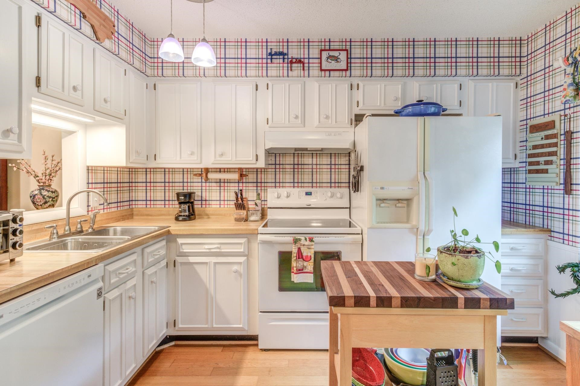 817 Green Ridge Drive Raleigh, NC 27609 - Photo 7 of 24 Kitchen