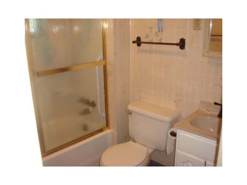 6 North Lynn Road Somerset, PA 15501 - Photo 9 of 13 Full Bath.