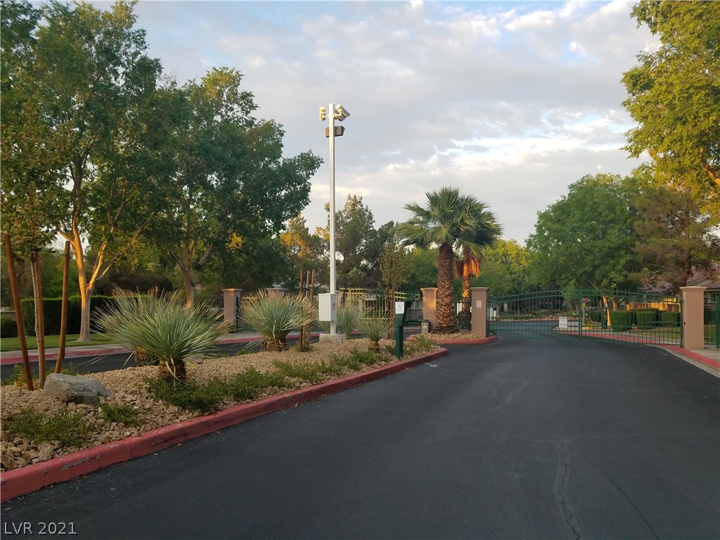 135 Pebble Ridge Road Henderson, NV 89012 - Photo 2 of 25