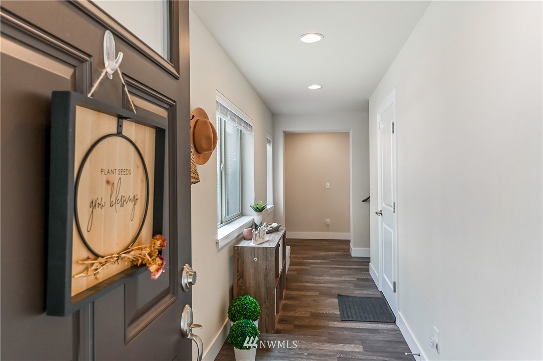 20123 2nd Drive Southeast Bothell, WA 98012 - Photo 4 of 31 Gallery Image 4