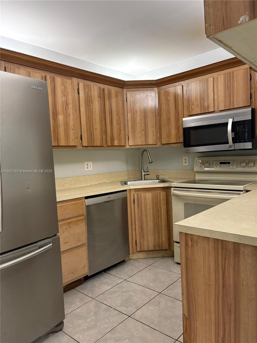 702 Sunny Pine Way, Unit A1 Greenacres, FL 33415 - Photo 7 of 18