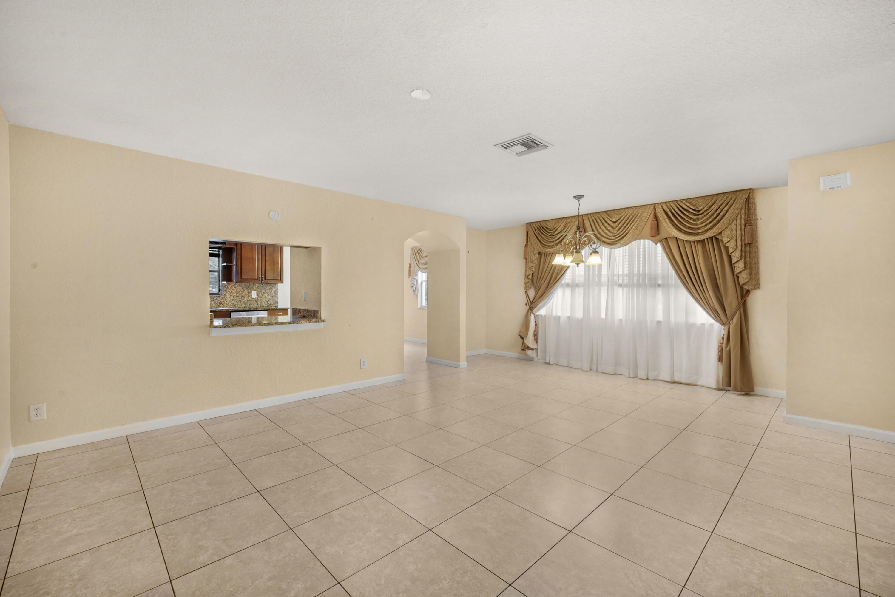 929 Imperial Lake Road West Palm Beach, FL 33413 - Photo 3 of 16 Living Room