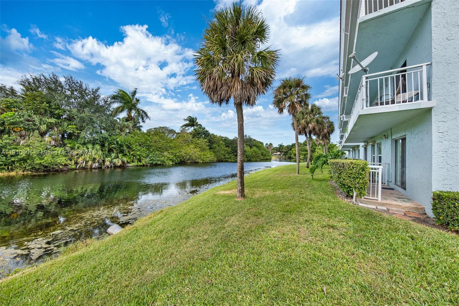 405 South Pine Island Road, Unit 405D Plantation, FL 33324 - Photo 24 of 28 a backyard of a house with lots of green space