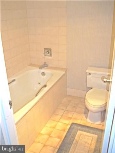 1808 Old Meadow Road, Unit 1405 McLean, VA 22102 - Photo 16 of 30 a bathroom with a toilet a sink and bathtub