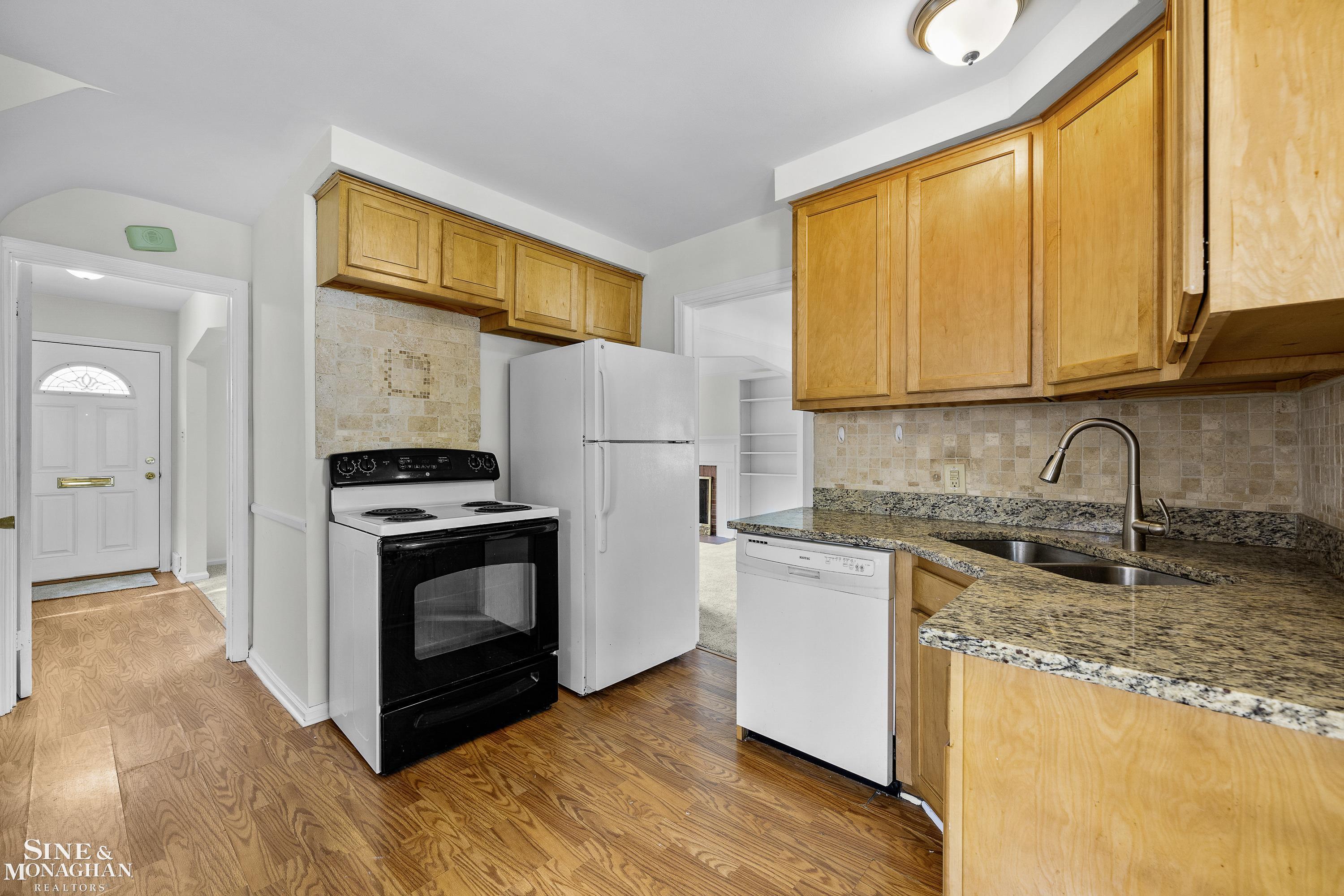 419 Moross Road Grosse Pointe, MI 48236 - Photo 6 of 32 50174868-b5e19230-c8c1-430d-8e3d-737930ec9ca7.JPG