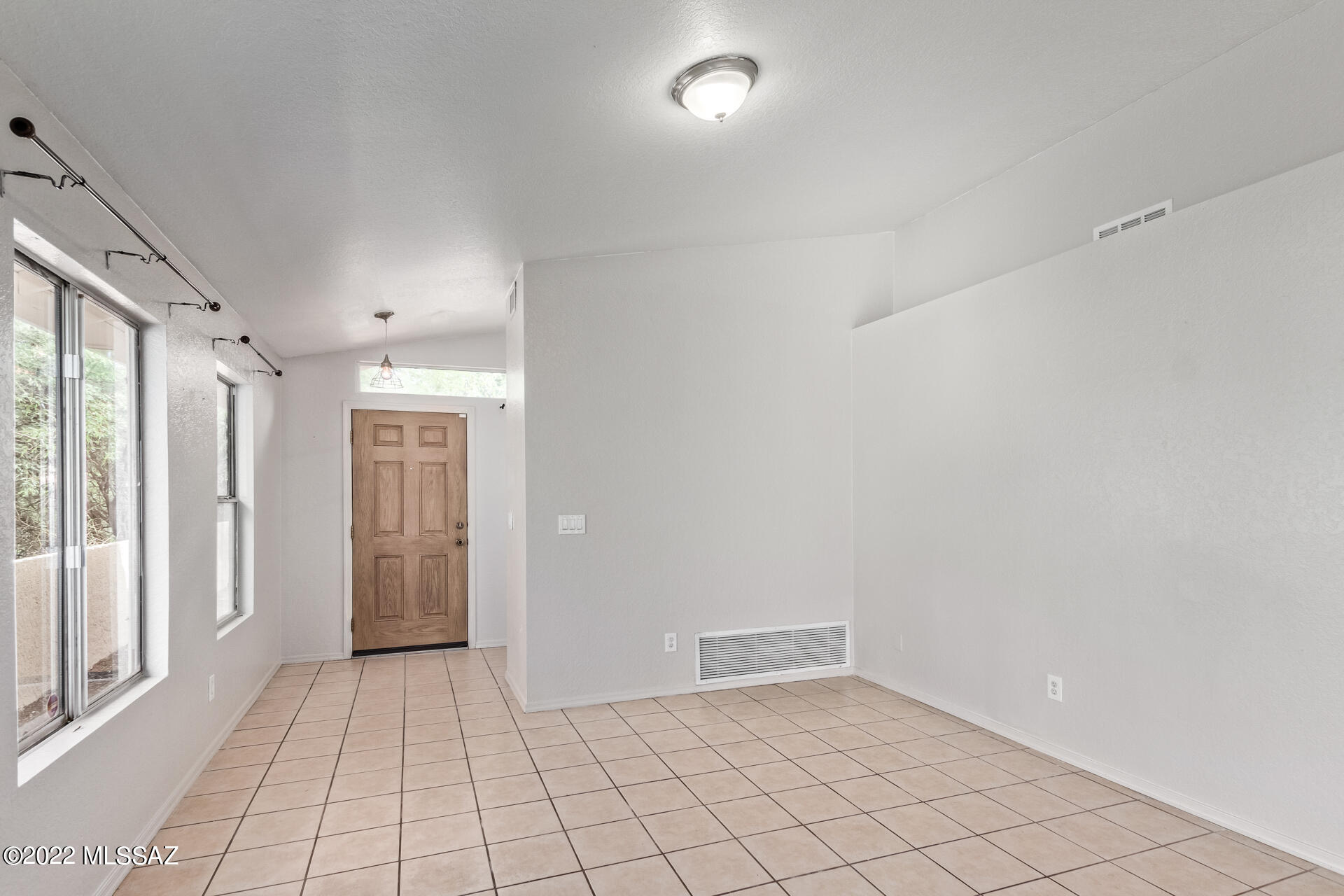 4697 West Weathervane Street Tucson, AZ 85741 - Photo 7 of 25 a view of an empty room