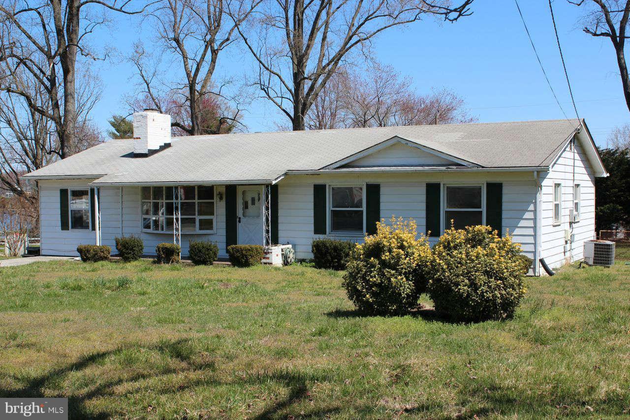 3055 Riverview Drive Riva, MD 21140 - Photo 2 of 30 a front view of a house with garden