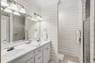 a en suite bathroom with a shower