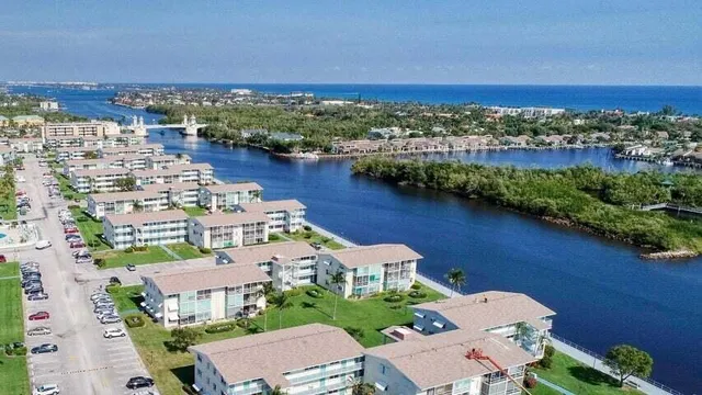$1,950 | 620 Horizon West, Unit 201, Boynton Beach, FL 33435