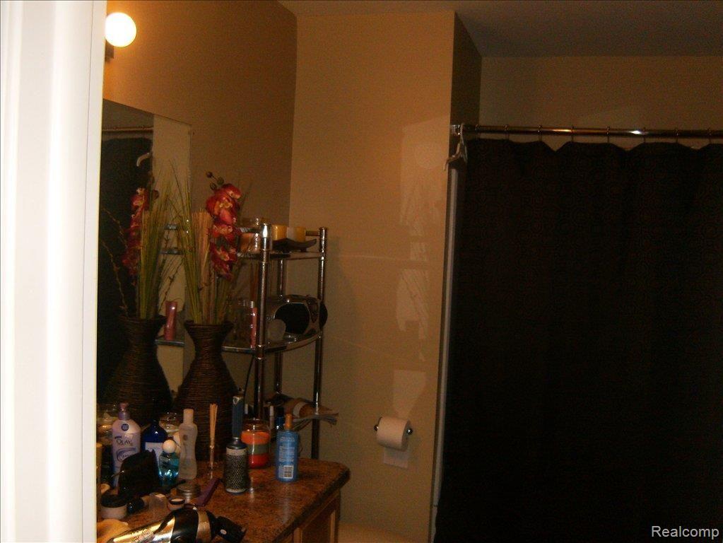 240 Stonegate West, Unit 11 Pontiac, MI 48341 - Photo 10 of 10 HPIM0823