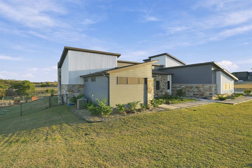 122 Nicholas Way Decatur, TX 76234 - Photo 3 of 26 Gallery Image 3