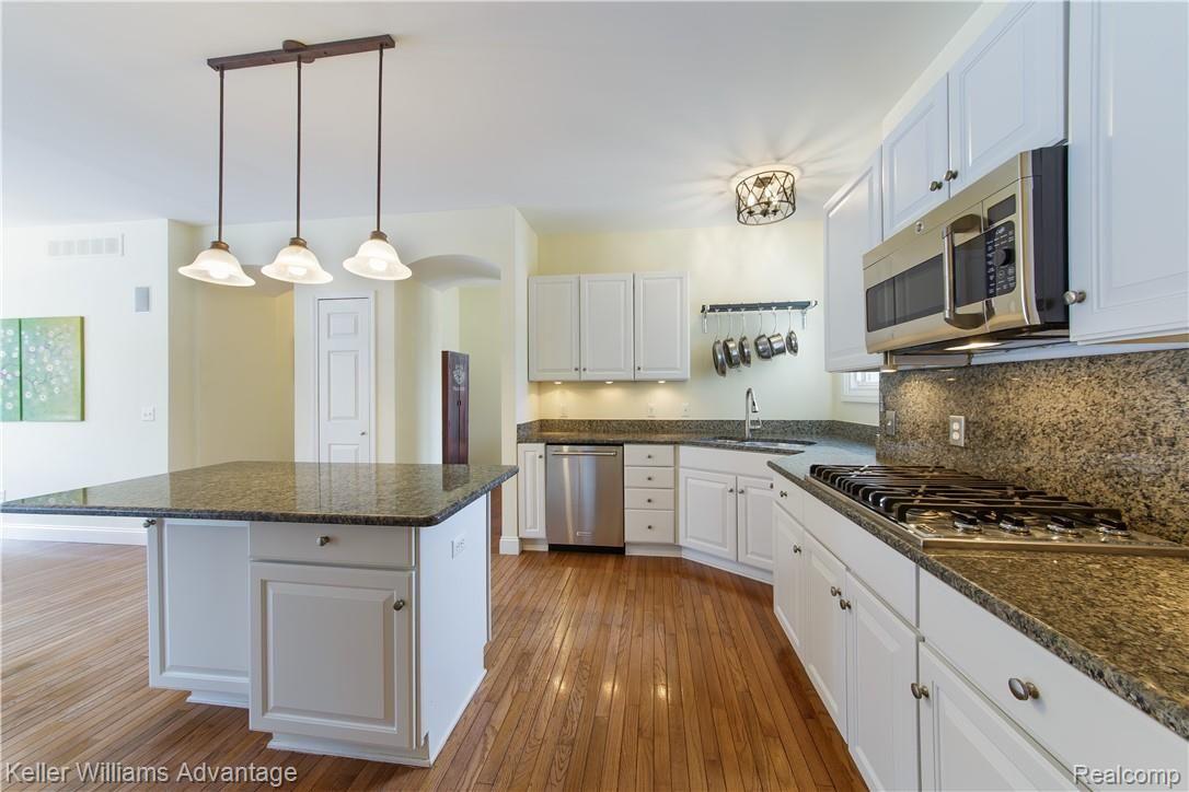 1381 Kentfield Drive Rochester, MI 48307 - Photo 14 of 72 Kentfield_1381_Kitchen_01.jpg