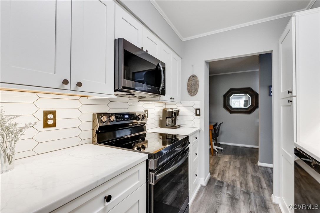 1507 Regency Woods Road, Unit 103 Henrico, VA 23238 - Photo 5 of 32 Kitchen with stainless steel appliances, ornamenta