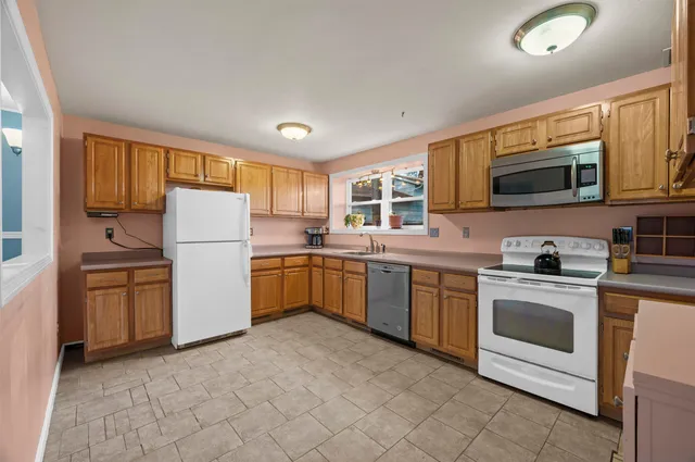 $459,000 | 4 Tanglewood Drive, Dover, NH 03820