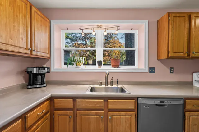 $459,000 | 4 Tanglewood Drive, Dover, NH 03820