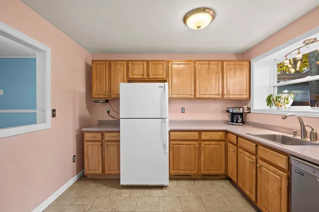 $459,000 | 4 Tanglewood Drive, Dover, NH 03820