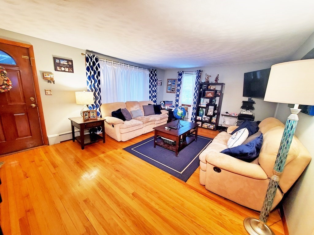 32 Deepdale Road Worcester, MA 01606 - Photo 4 of 25 Gallery Image 4