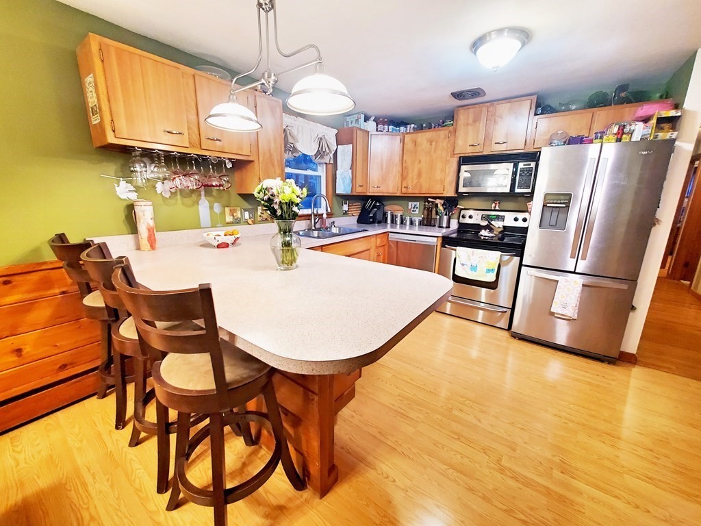 32 Deepdale Road Worcester, MA 01606 - Photo 8 of 25 Gallery Image 8