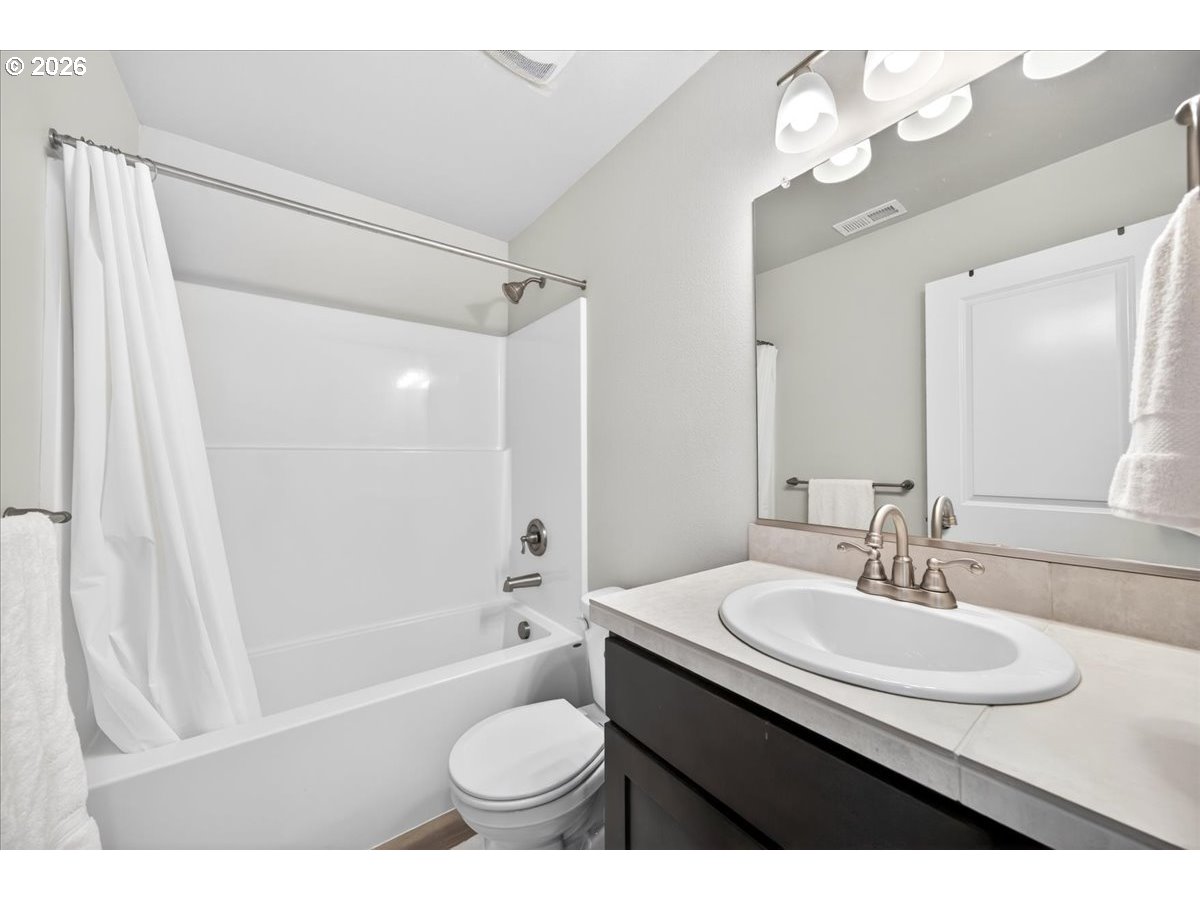 4124 East Labish Lane Newberg, OR 97132 - Photo 25 of 31 Bathroom