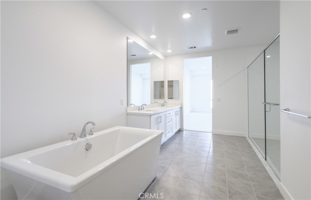 3608 Rivington Irvine, CA 92612 - Photo 27 of 53 a bathroom with a bathtub a sink and a mirror