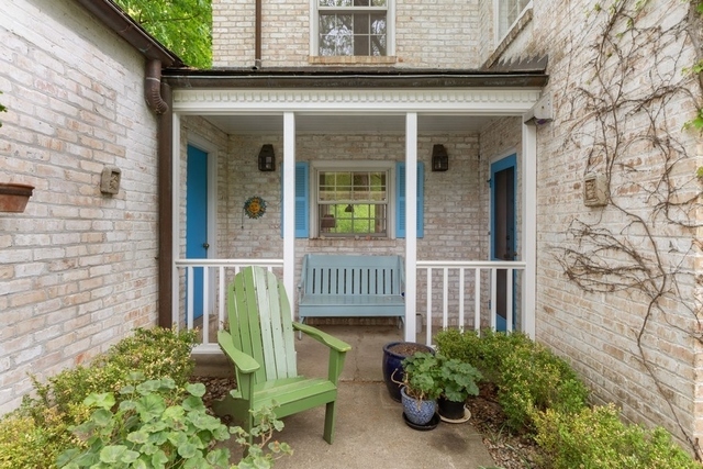 259 Ravine Drive Highland Park, IL 60035 - Photo 2 of 33 a front view of a house with a garden