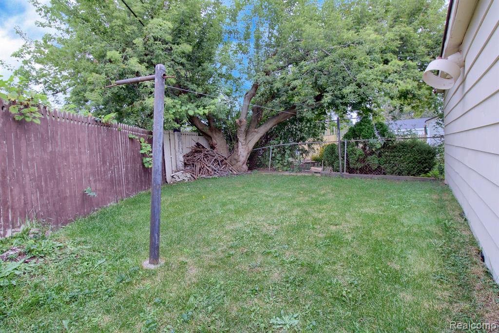 15739 Selwyn Road Southgate, MI 48195 - Photo 30 of 31 Gallery Image 30
