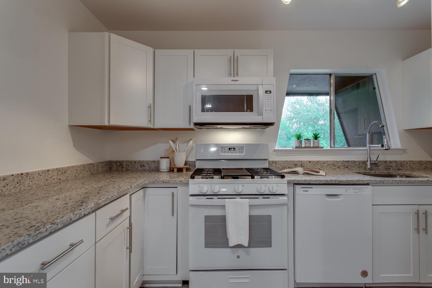 11609 Vantage Hill Road, Unit 21B Reston, VA 20190 - Photo 3 of 74