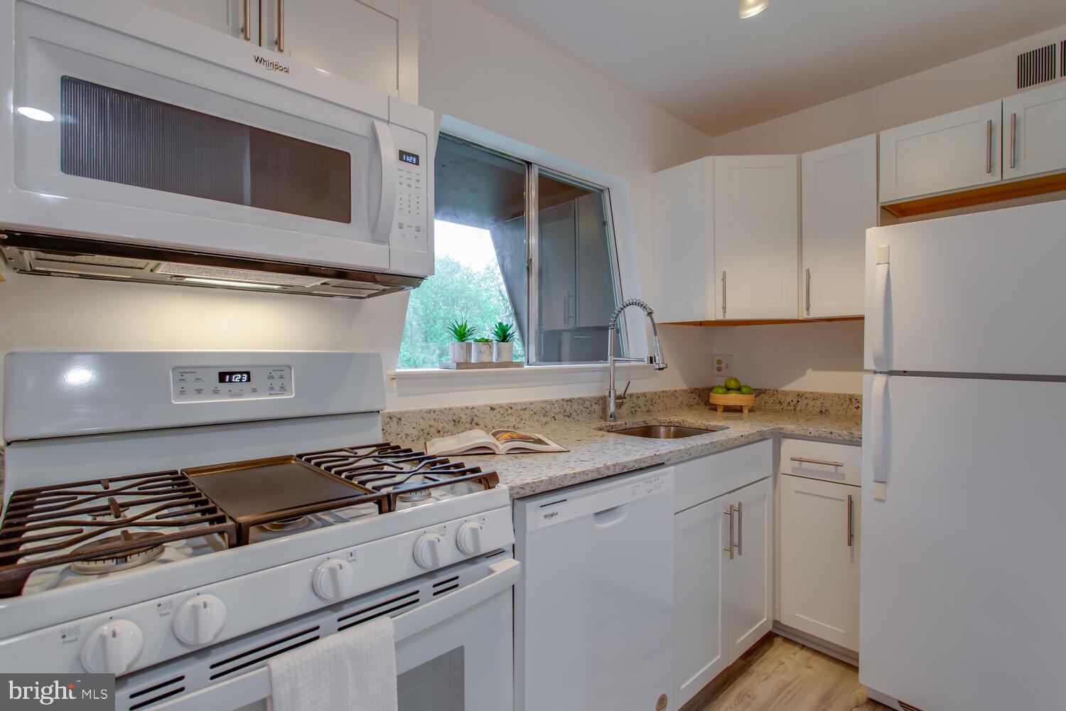 11609 Vantage Hill Road, Unit 21B Reston, VA 20190 - Photo 4 of 74