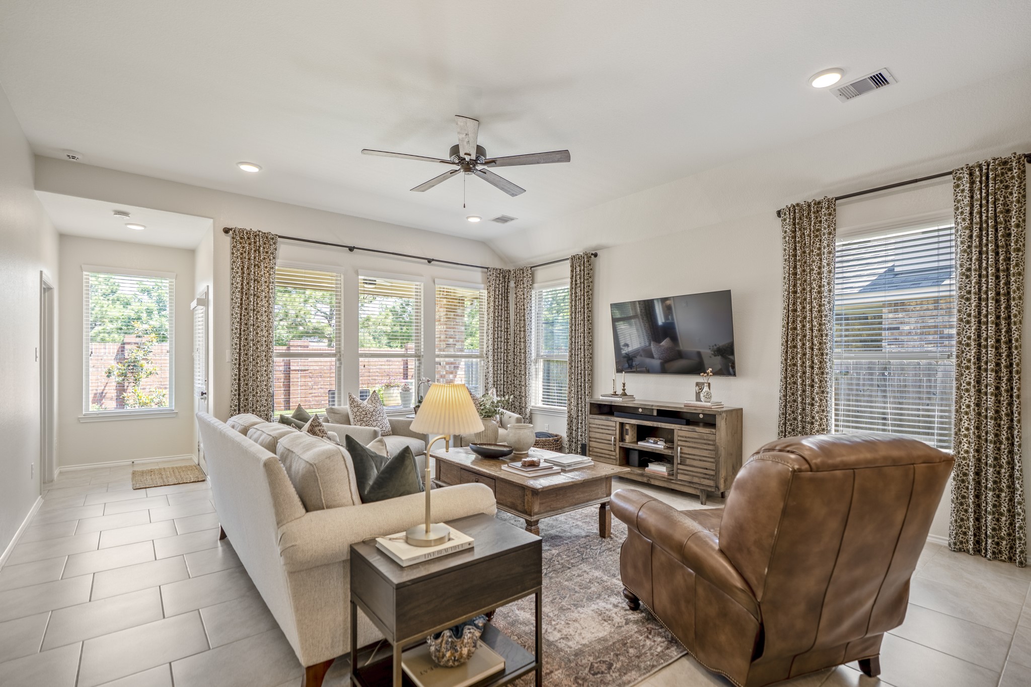 5522 Glenfield Spring Lane Spring, TX 77389 - Photo 8 of 46 Abundant natural light surrounds you!