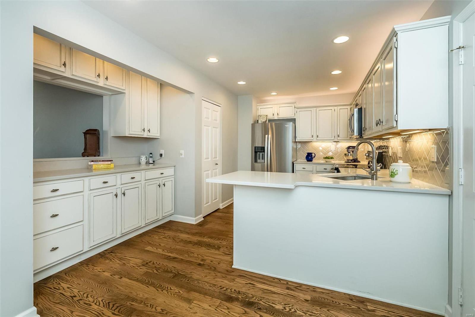 1742 Highview Cir Court Ballwin, MO 63021 - Photo 11 of 35