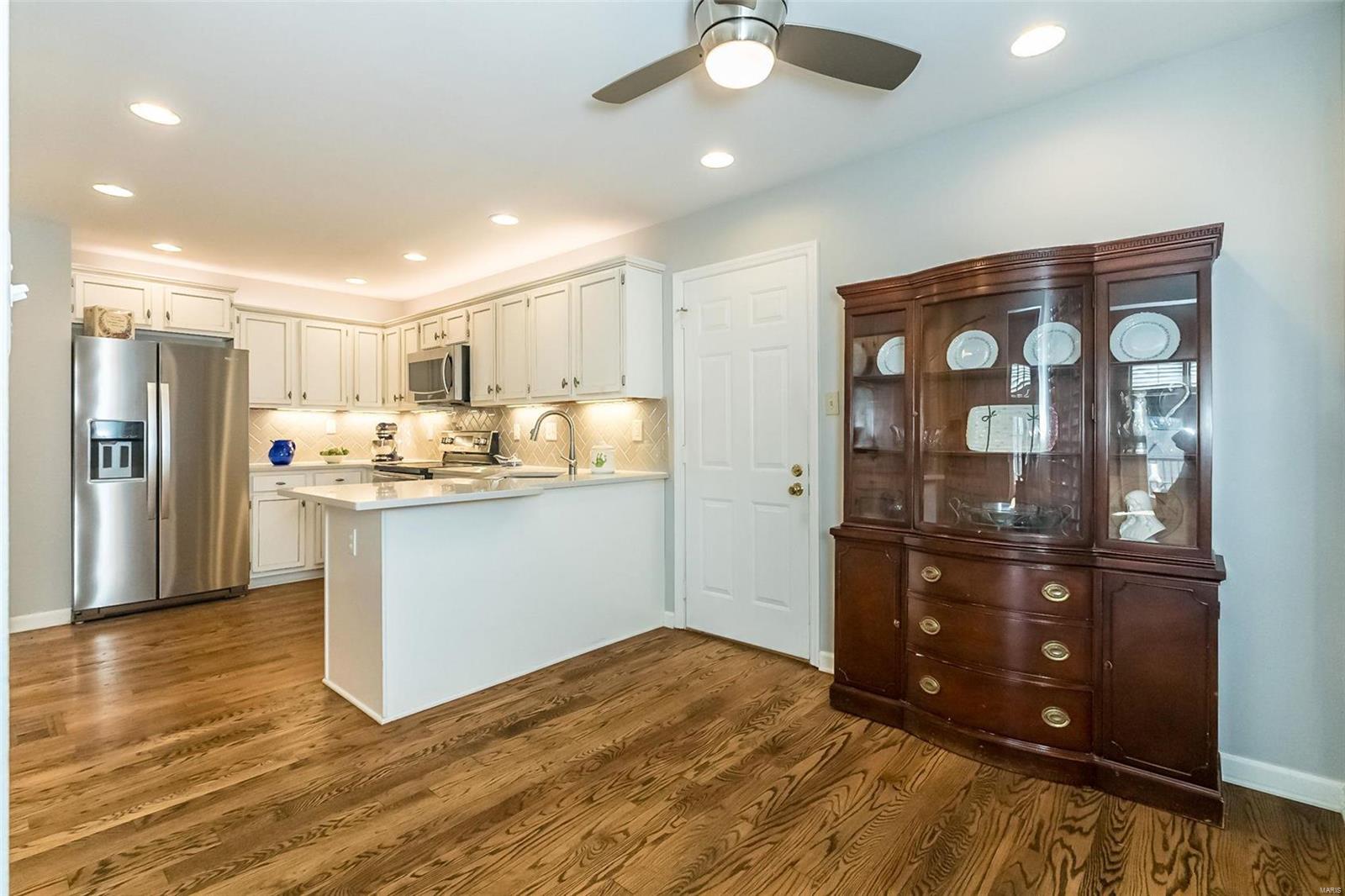 1742 Highview Cir Court Ballwin, MO 63021 - Photo 12 of 35