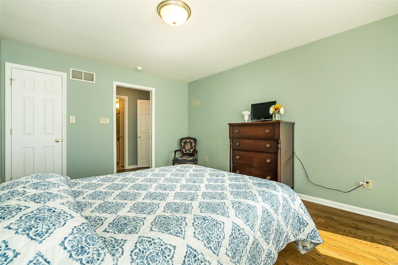 1742 Highview Cir Court Ballwin, MO 63021 - Photo 19 of 35