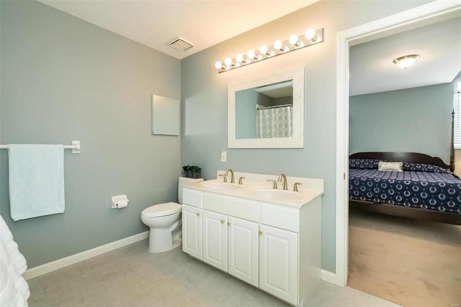 1742 Highview Cir Court Ballwin, MO 63021 - Photo 21 of 35