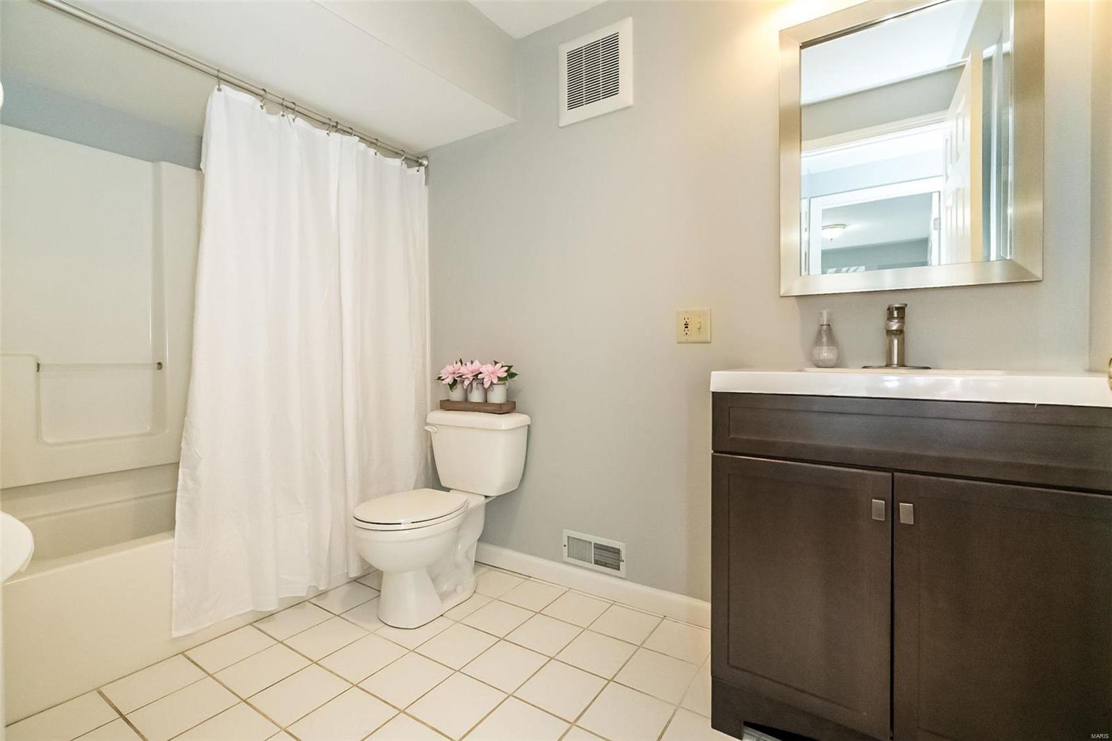 1742 Highview Cir Court Ballwin, MO 63021 - Photo 26 of 35