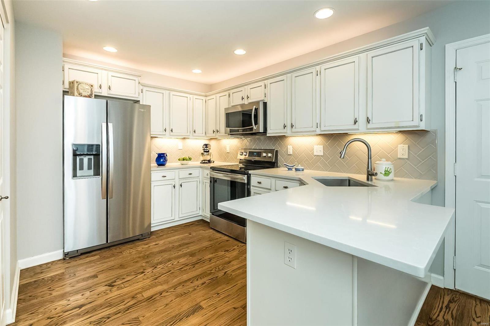 1742 Highview Cir Court Ballwin, MO 63021 - Photo 10 of 35