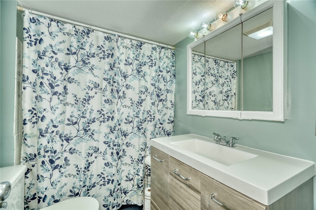 778 Macedon Center Road Perinton, NY 14450 - Photo 28 of 34 Second floor full bath