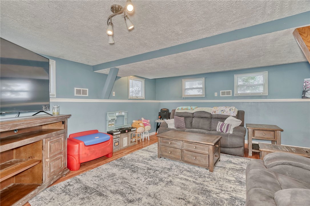 778 Macedon Center Road Perinton, NY 14450 - Photo 6 of 34 Living room