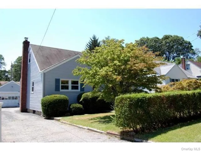 $4,100 | 10 North Leech Circle, Glen Cove, NY 11542
