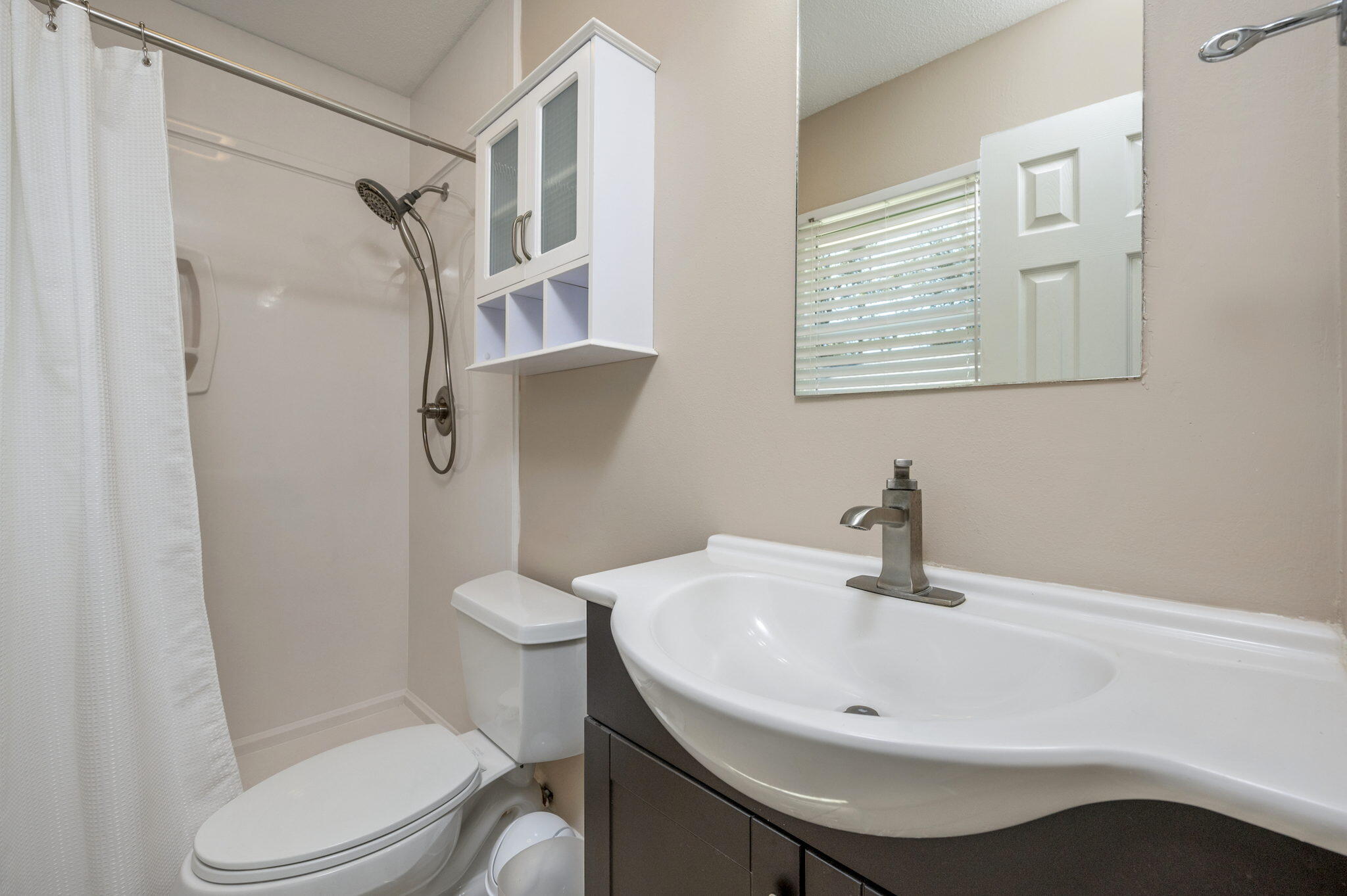 512 23rd Street Niceville, FL 32578 - Photo 17 of 19 a bathroom with a sink a toilet and shower