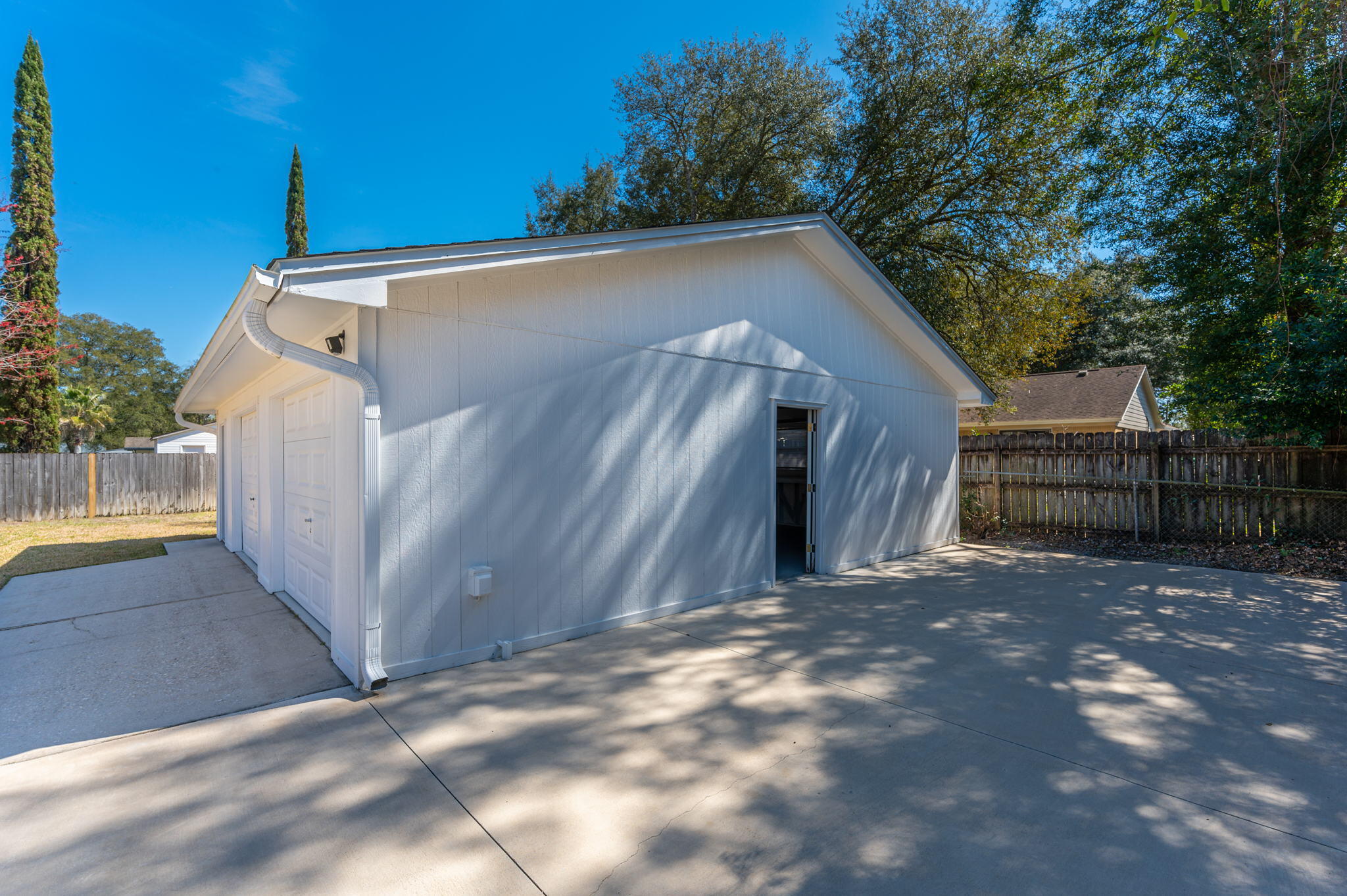 512 23rd Street Niceville, FL 32578 - Photo 19 of 19 a view of a garage