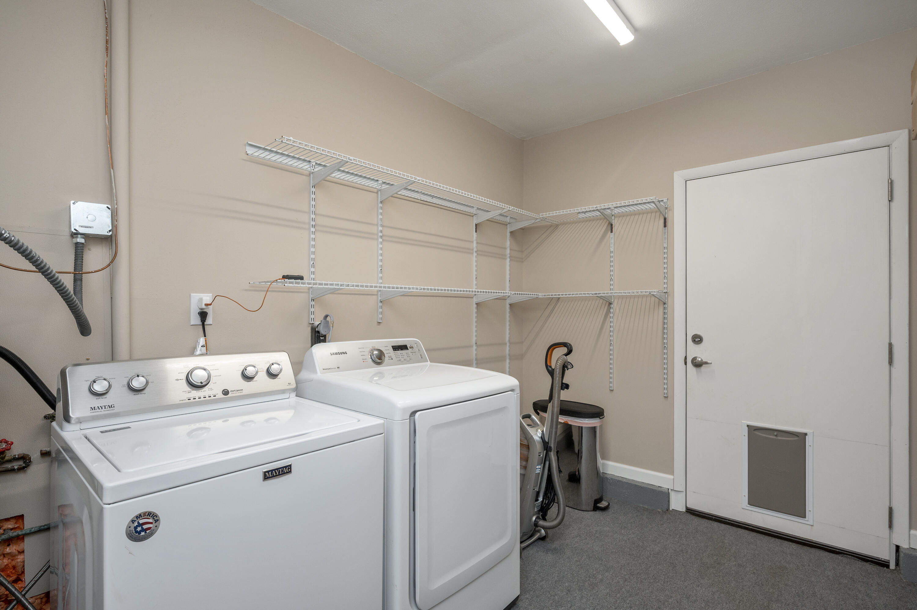 512 23rd Street Niceville, FL 32578 - Photo 9 of 19 a utility room with dryer and washer