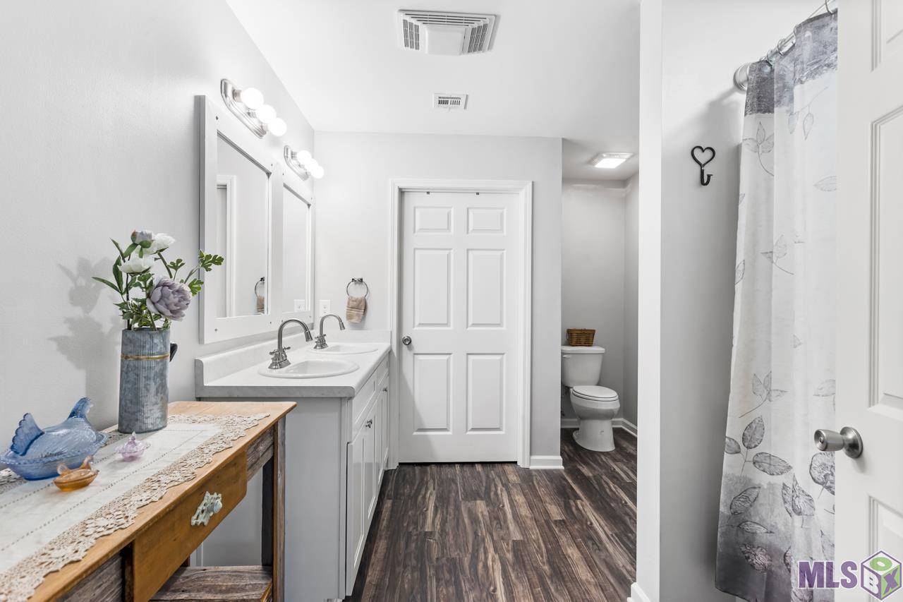 22738 Hoo Shoo Too Road Baton Rouge, LA 70817 - Photo 9 of 25 Master Bath