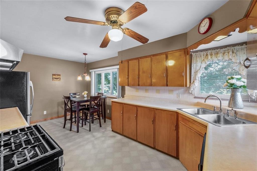 516 Friel Road Baden, PA 15005 - Photo 12 of 37